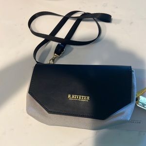 R. Riveter the Whittle bag. In grey frost.